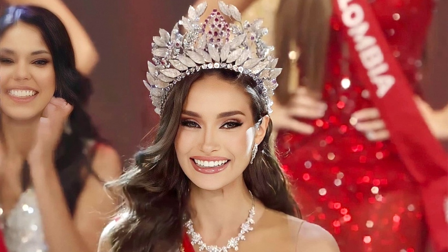 Brazilian girl crowned Miss Charm 2023 in Vietnam